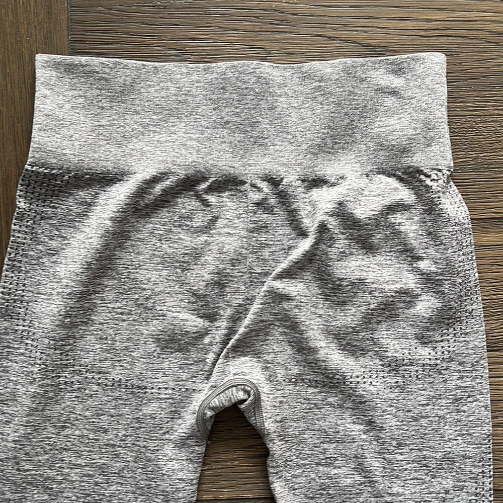 ✨SOLD✨Gray Highwaisted Gym Shark Vital Seamless Leggings - Picture 12 of 12